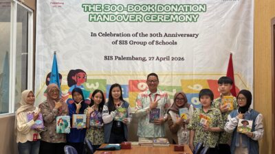 Aksi Nyata SIS Palembang: Rayakan 30 Tahun SIS Group Lewat Donasi 345 Buku untuk Literasi Anak