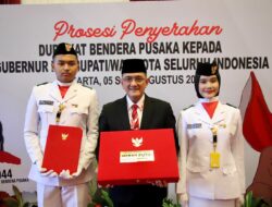 Sekda Sumsel Edward Candra Terima  Duplikat Bendera Pusaka HUT RI Ke-79 Dari Kepala BPIP RI