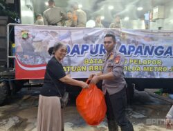 Polri Dirikan Dapur Lapangan 24 Jam Penuh untuk Korban Banjir Pondok Gede Permai Bekasi