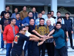 Herman Deru Duduk Bersama Manajemen SFC Cari Terapi Selamatkan Klub dari Zona Degradasi
