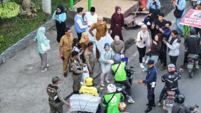 TP PKK Palembang dan RA Group Berbagi Ramadan Lewat Takjil Gratis