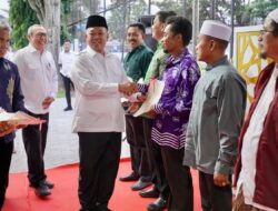 Menteri Nusron Wahid Serahkan 33 Sertipikat untuk Rumah Ibadah di Sulteng