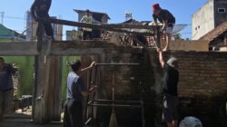 DKM Nurul Hidayah Gelar Bedah Rumah untuk Warga Pemetung Basuki OKU Timur