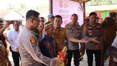 Lansia Tunanetra Terharu Dapat Rumah Layak dari Kapolda Sumsel