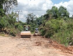 Jalan Rusak Tak Dibiarkan, Instruksi Bupati Muba Picu Aksi Nyata di Sanga Desa