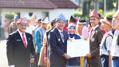 Cik Ujang Tekankan Peningkatan Kualitas Pendidikan pada Upacara Hardiknas 2026