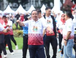 Cik Ujang Lepas Jalan Santai HUT ke-80 Sumsel, Ribuan ASN dan Warga Meriahkan Kebersamaan