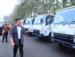 Perkuat Penanganan Karhutla, Herman Deru Serahkan Bantuan Presiden Berupa Truk dan Motor Roda Tiga untuk Palembang